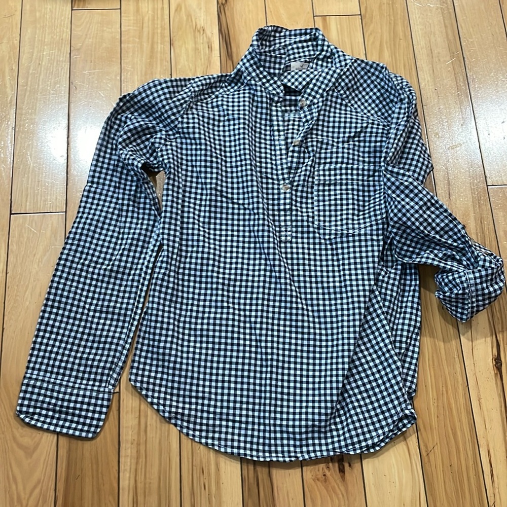 Hollister XS shirt